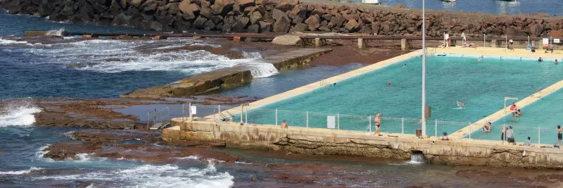Wollongong harbour and breakwater lighthouse